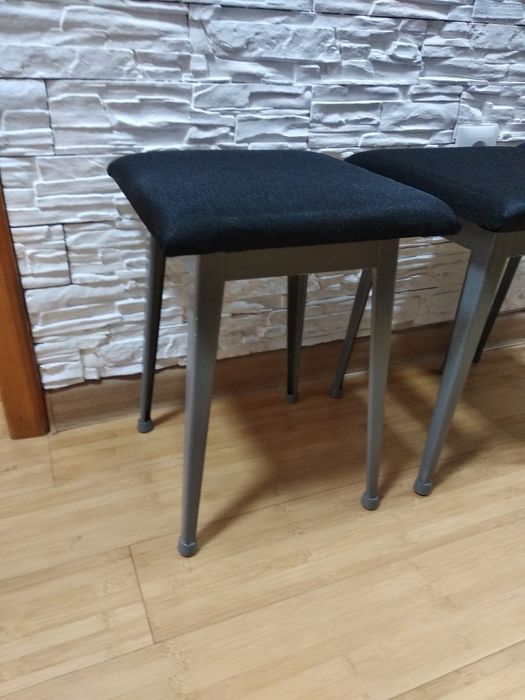 Продам три табуретки