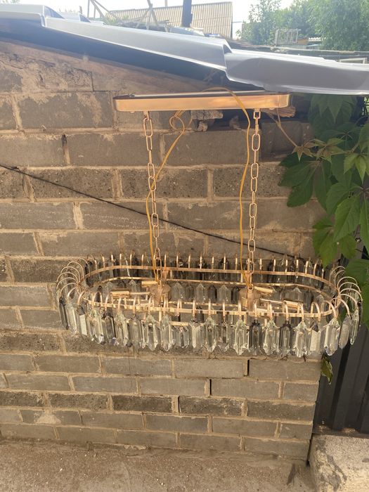 Продам новую красивую люстру