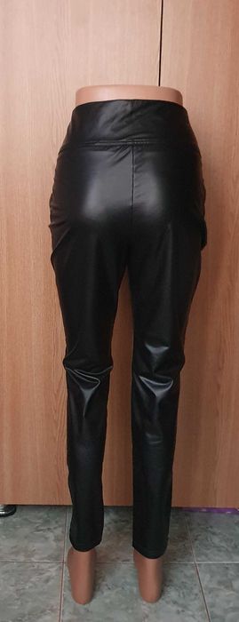 Pantaloni piele comozi