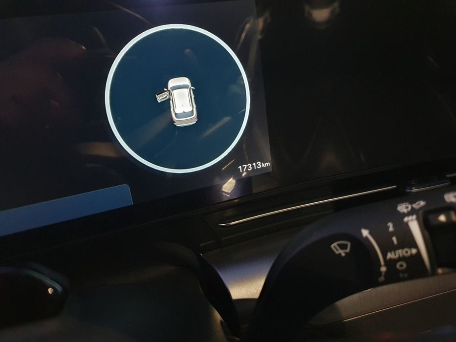 Продавам Хюндай кона  на една година 17000км