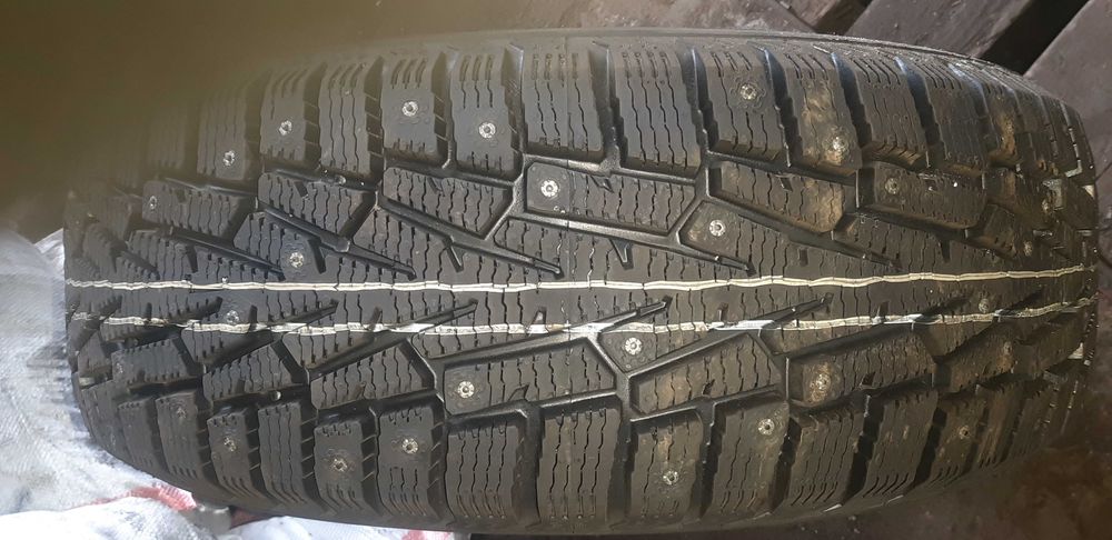 Шины зимние 215/60/16 шипованные