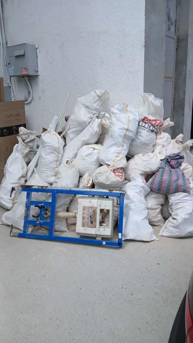 Oferim servicii de curățenie în curte/apartamente, golire subsoluri,