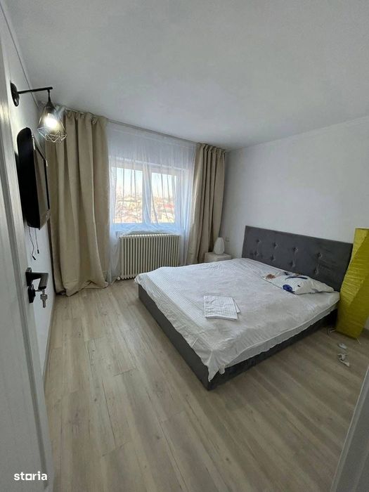 De vanzare apartament cu 4 camere, 2 bai, etaj 3, in zona Piata Mare