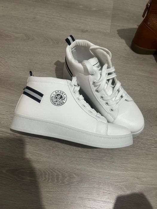 Продаются Женские обуви