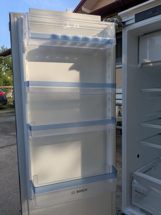 Frigider  incorporabil AEG  a fost folosit 6 luni  este că nou
