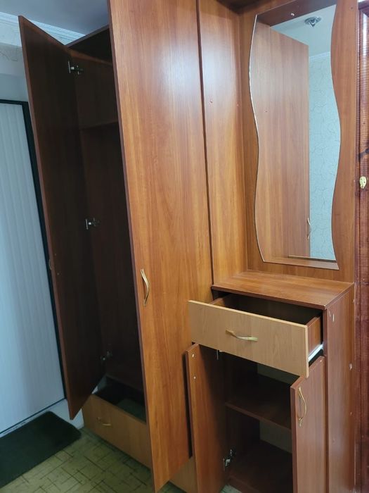 Срочно продам прихожая шкаф