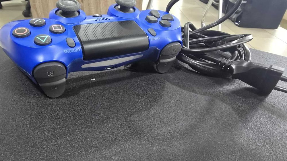 Sony PlayStation 4 Slim Jet Black 500GB + 1бр Контролер и FIFA 20