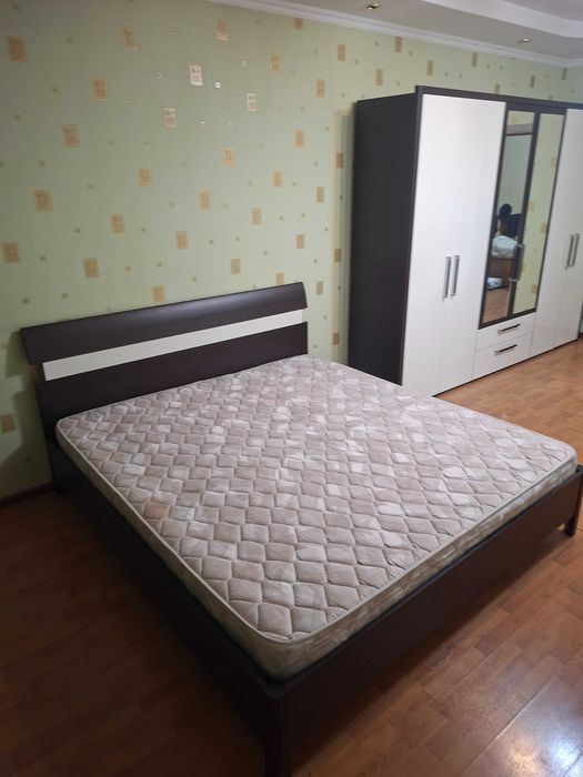 Продам двуспальную кровать (италия)