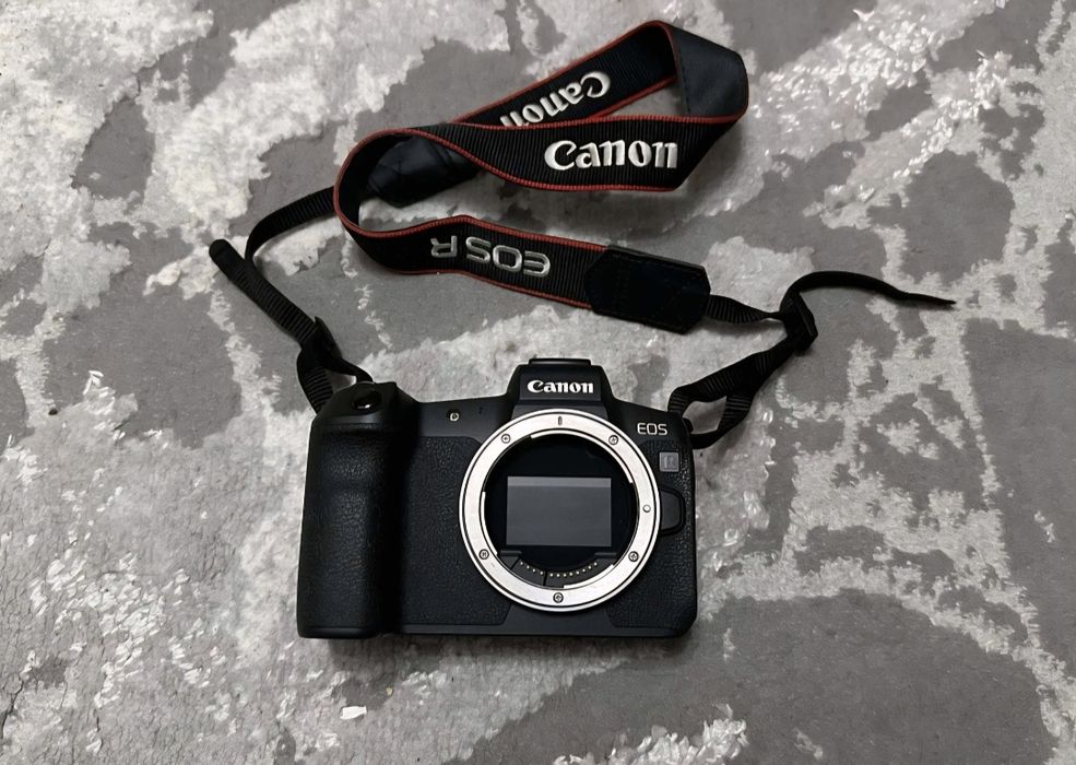 Aparat mirrorless Canon EOS R