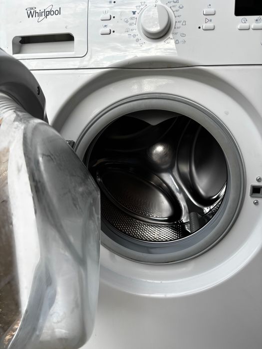 Пералня Whirpool 6-то чувство с развалени лагери