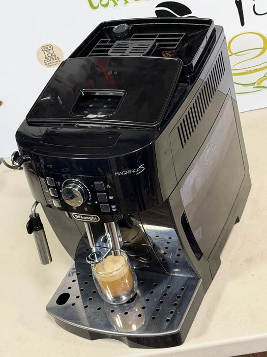 Кафемашина кафе автомат delonghi magnifica S с гаранция
