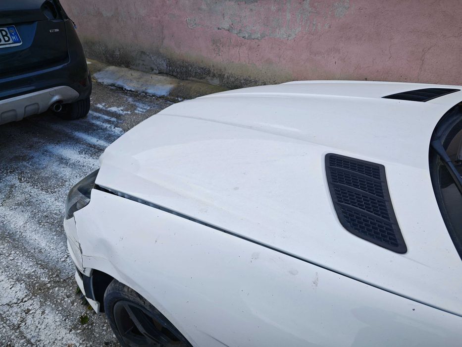 Преден капак Mercedes SLK250 2014г бял без криво или ръждясало