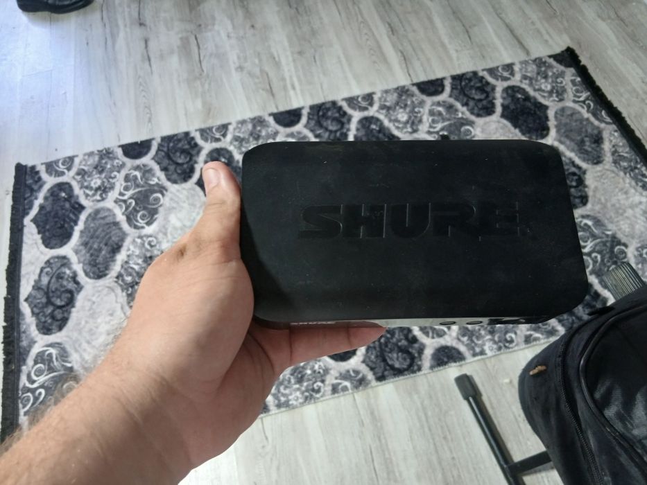 Vând Lavalieră Shure BLX4 în stare impecabila la prețul de 1700 lei, preț fix fără negocieri. Telefon:0765063305