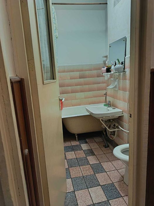 Apartament 3 camere decomandat Rm.Valcea zona Ostroveni