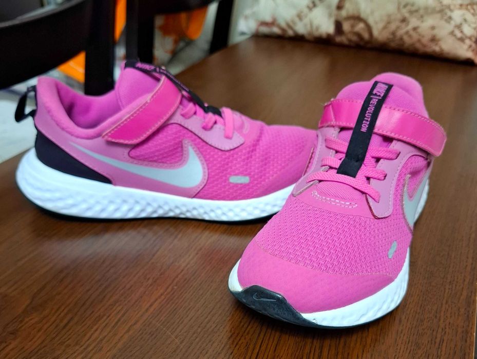 Маратонки skechers и nike