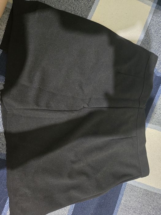 Юбка с вырезом чёрного цвета