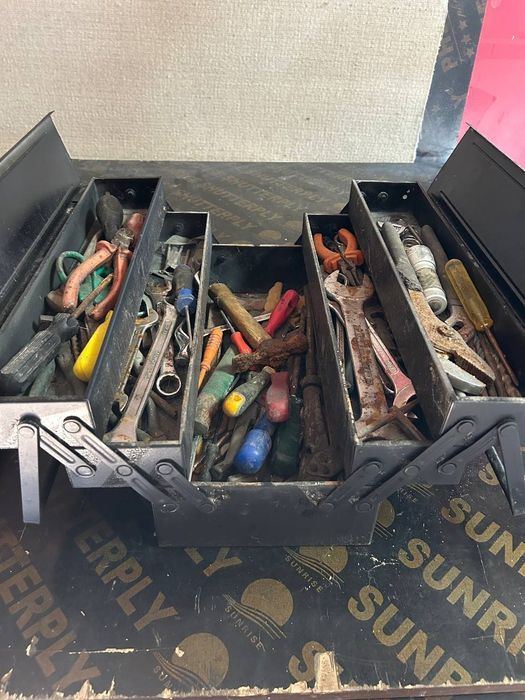 Метален Куфар за инструменти лот с малко гидоре комплект