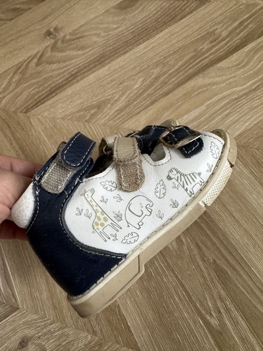 2 пары детских сандаликов