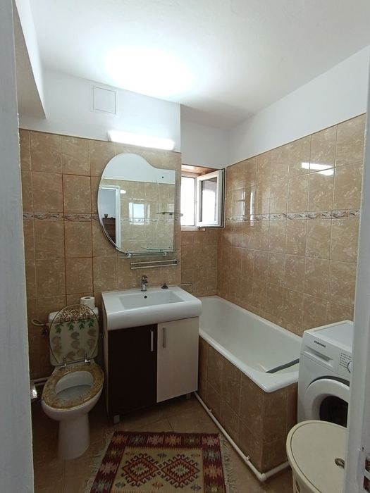 Închiriez apartament