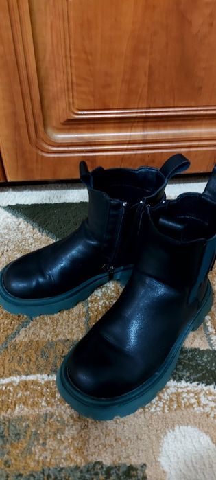 Продам подростковую обувь