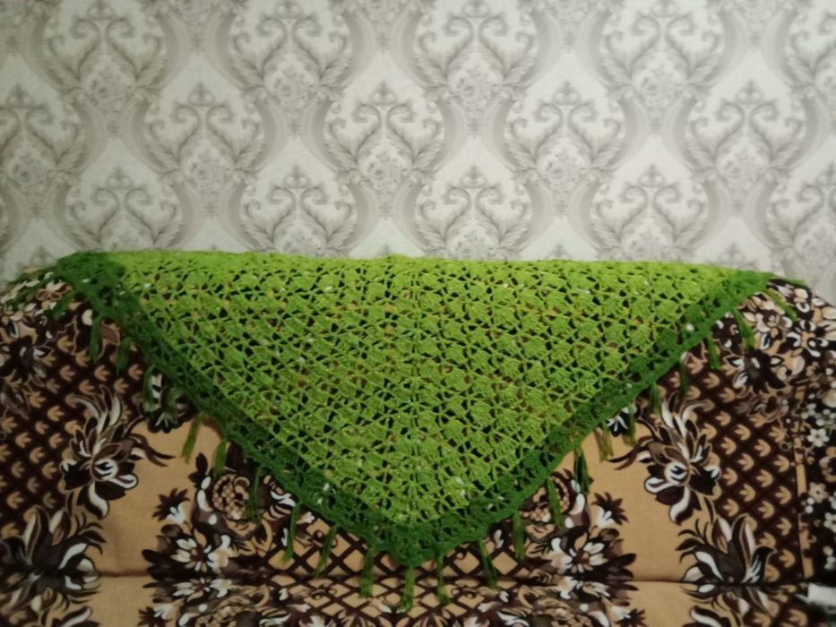 Продам косынку вязанную