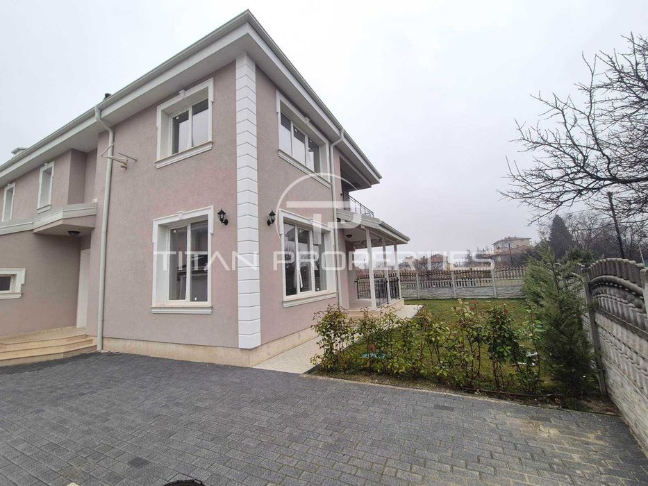 Двуетажна къща в Коматево