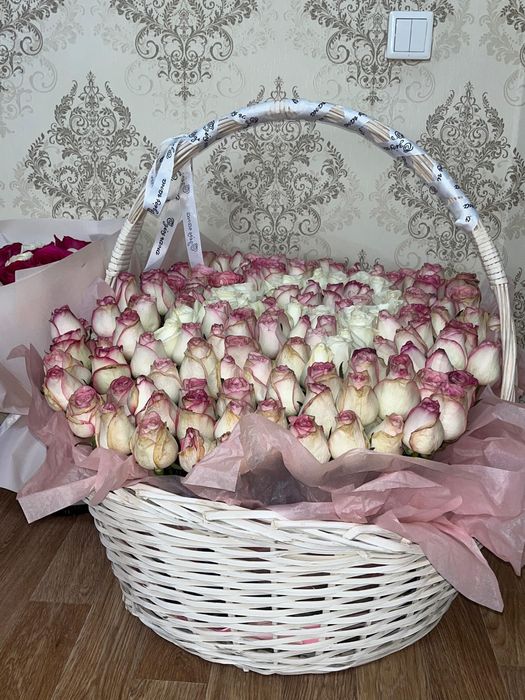 Цветы 151 штук розы