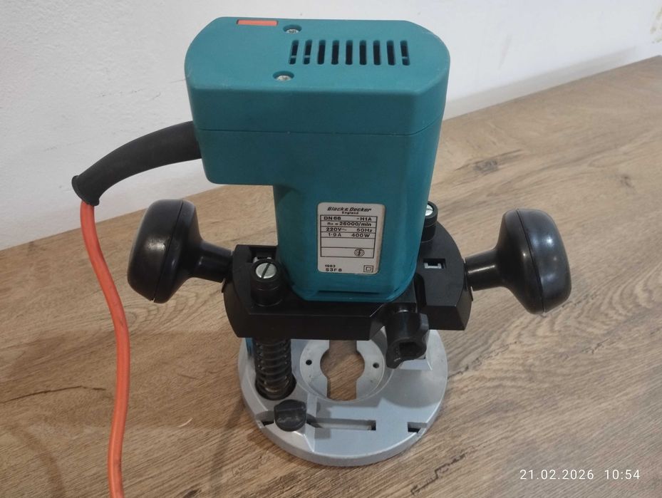 Оберфреза Black& Decker