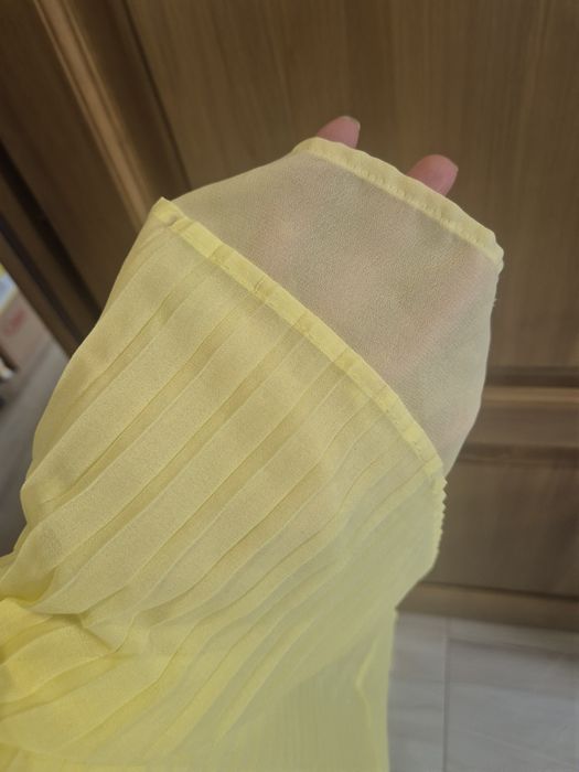 Pantaloni plisați Zara