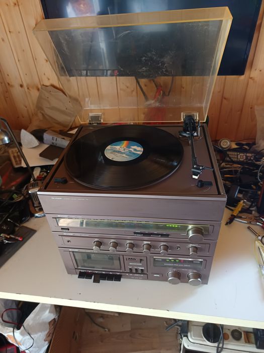 Sistem audio SHARP.