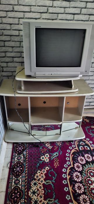 Televizor patstafkasi bilan sotiladi