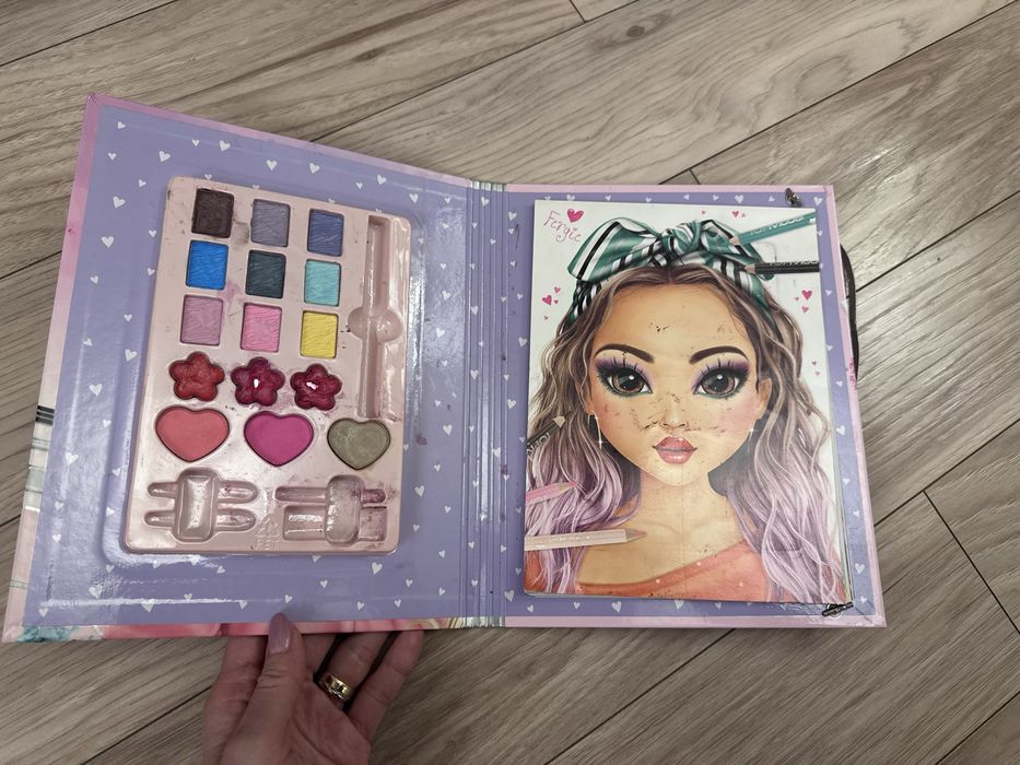 Top model makeup - 10 file disponibile