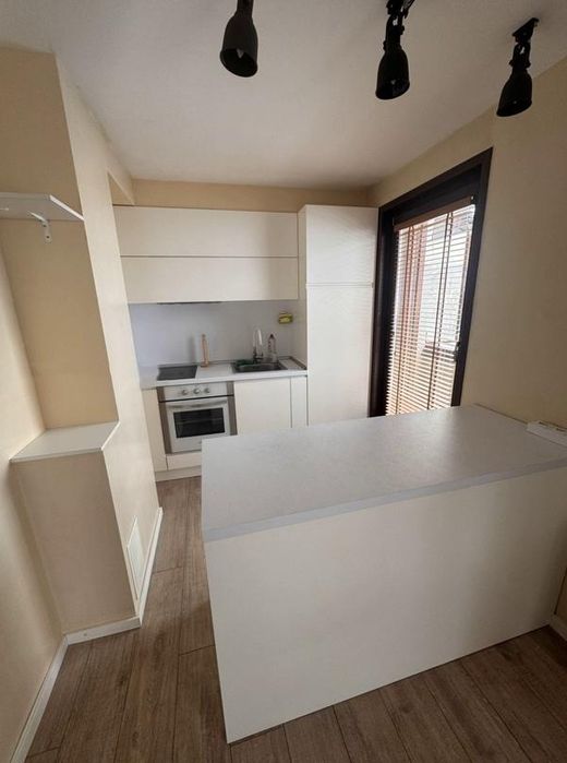 Дава се под наем Двустаен апартамент в София, Изгрев - 60 кв.м за 618.12 € - Снимка #4