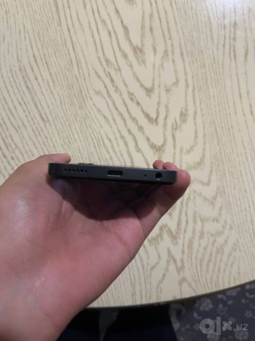 Ajib I 1 64 GB xolati ortacha