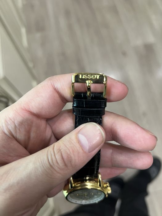 Продам золотые часы