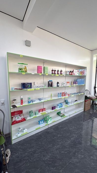 Продам Полки  хорошем состяни