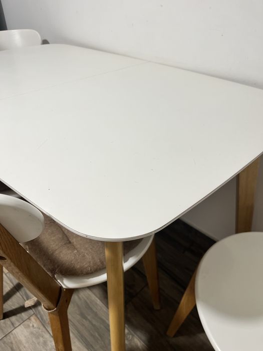 Masa extensibila de bucatarie cu 4 scaune