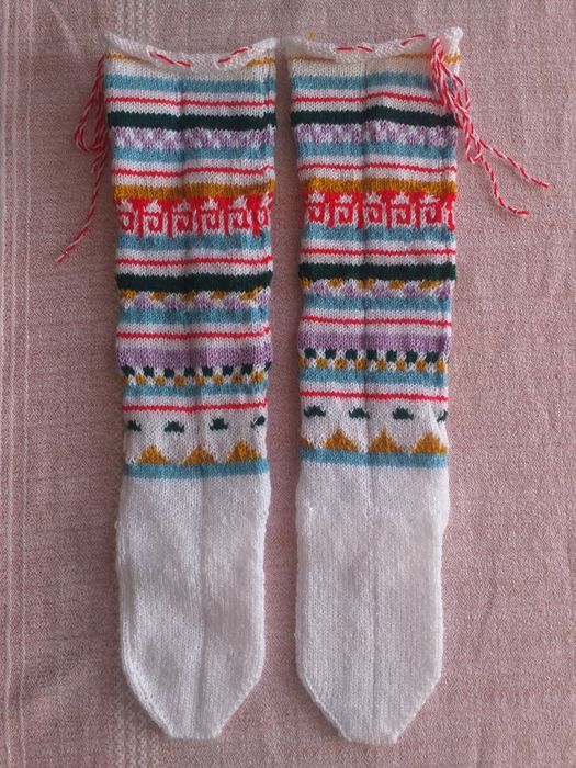 Шарени плетени чорапи за носия