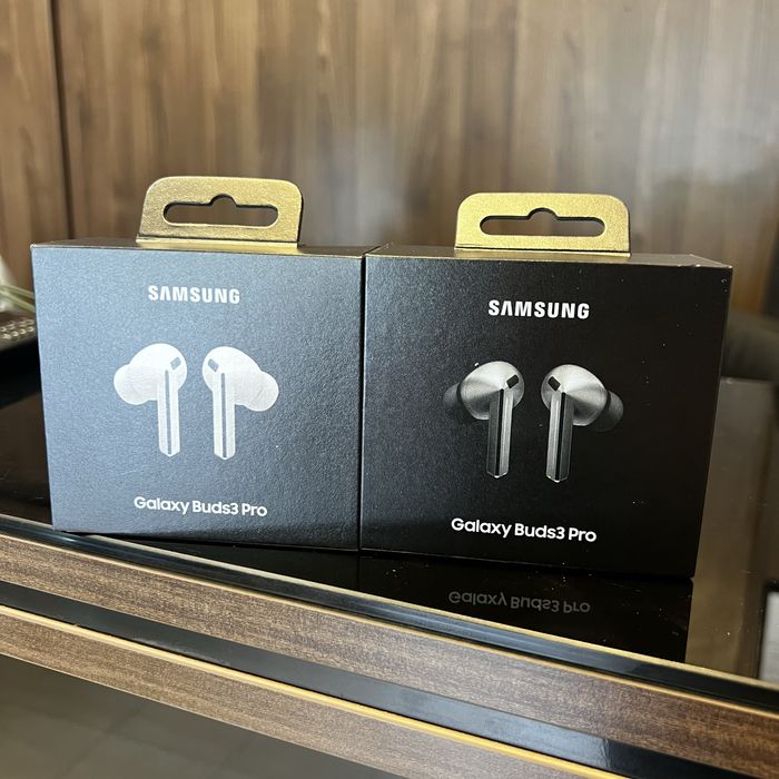 Нови! 2г. гаранция! Samsung Galaxy Buds3 Pro R630, White, Silver