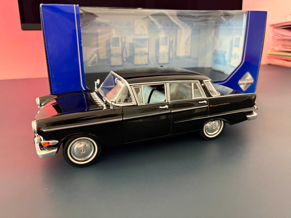 macheta Opel Kapitan 1:18 Revell