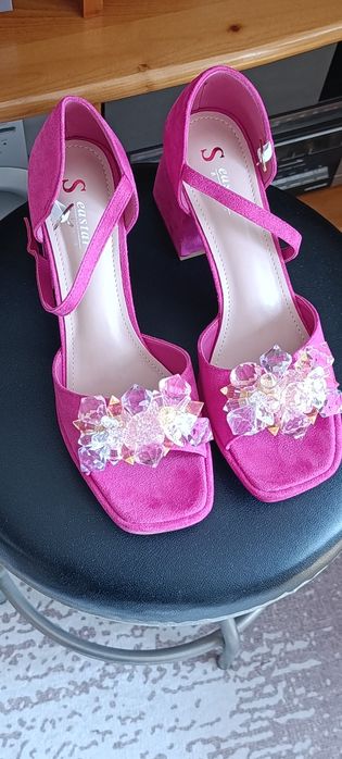 Елегантни дамски сандали