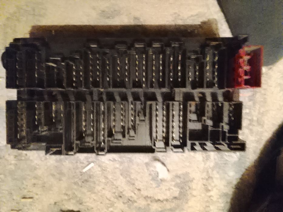 Блок предохранителей гольф 3