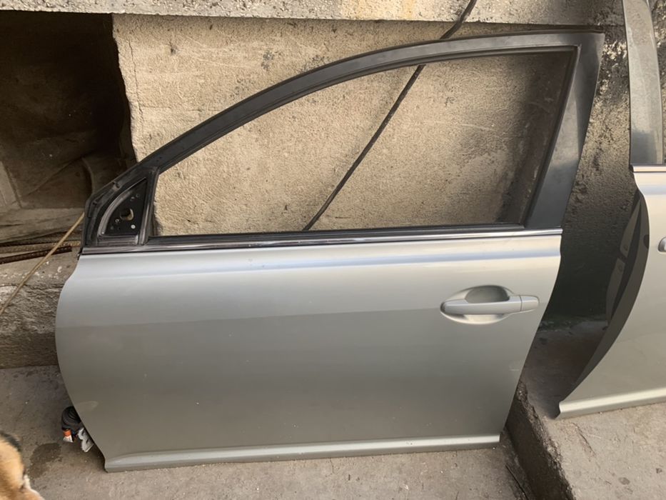 Части Тойота Авенсис Врата , врати комби седан хечбег