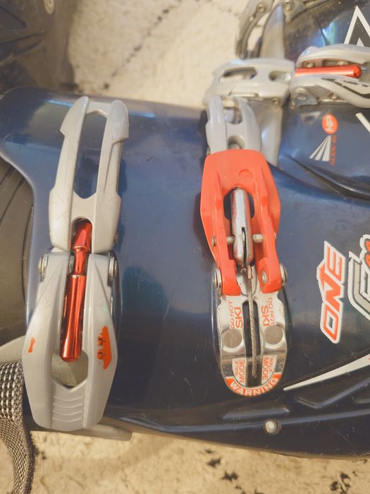 Vând Clăpari Nordica mărimea 45 (30.5)