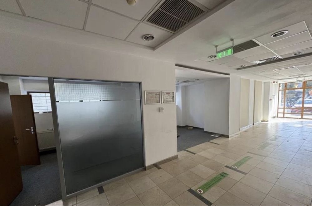 Spatiu comercial 182mp