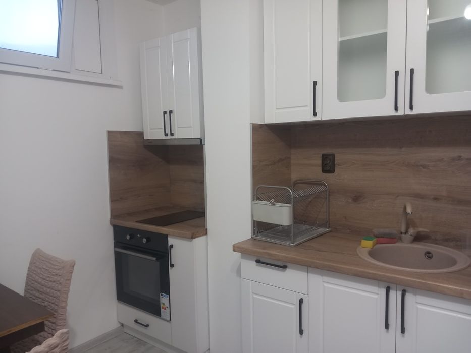 Дава се под наем Тристаен апартамент в Кърджали, Център - 75 кв.м за 285.6 € - Снимка #1