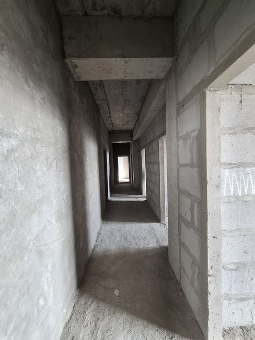 Ibin sino Novstroyka sotiladi 3 xona 80 kv