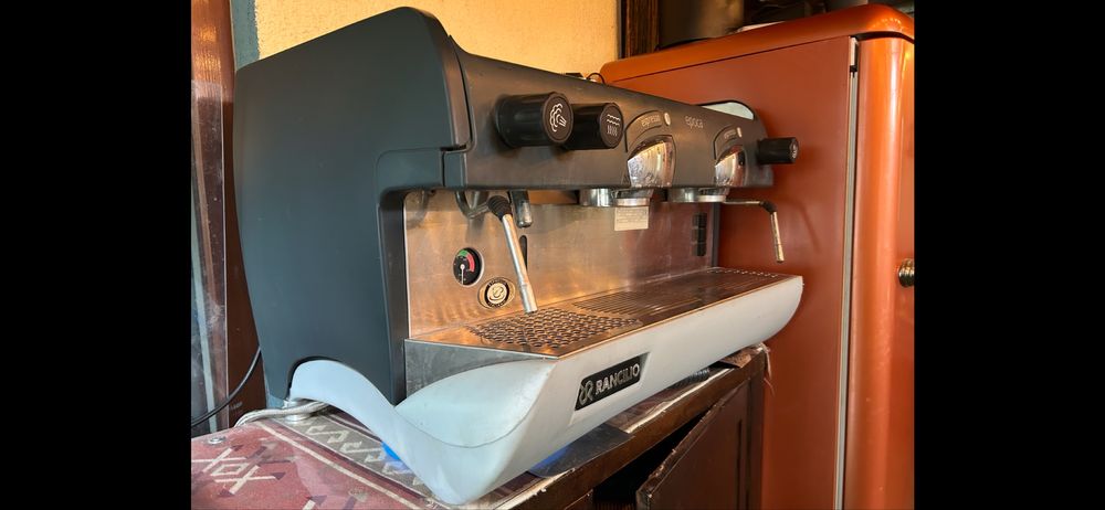 Vand aparat cafea cu tot cu râșniță Rancilio