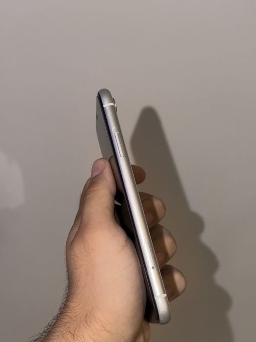 iPhone XR 64GB White