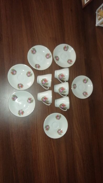 set de 6 cesti cu farfurie pentru cafea.